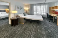 TownePlace Suites Red Deer - ที่มีสระว่ายน้ำ