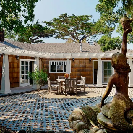 Lighthouse Lodge & Cottages