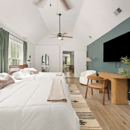 Peaceful Escape- Hot Tub, Game Room, Sleeps 16