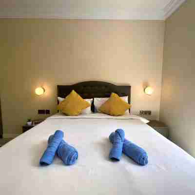 Local Gem Spacious 2BR 2BA Duplex Apartment Rooms