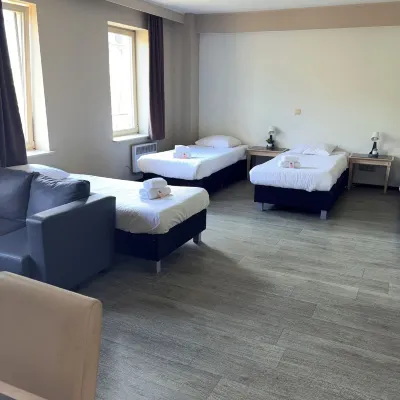 Ambassador Suites Antwerp โรงแรมใกล้พิพิธภัณฑ์มิดเดลไฮม์