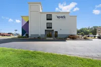 Spark by Hilton Paducah - Pool