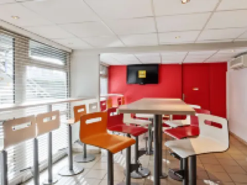 Premiere Classe Montelimar - les Tourettes Hotels in Drome