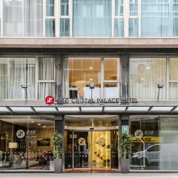 Eurostars Cristal Palace Отели рядом с достопримечательностью «Дом Каса-Батльо»