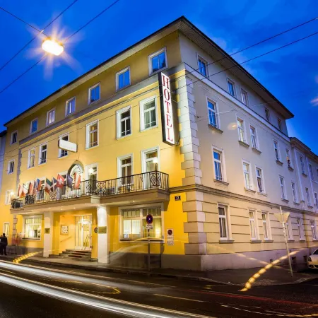 Theater Hotel Salzburg Отели рядом с достопримечательностью «Куранты»