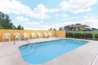 Super 8 by Wyndham Orangeburg