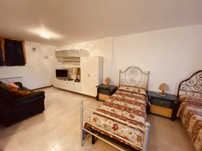 ريزيدنس لو تيراتسي سول مونتيفيلترو Hotels near Oaks Park
