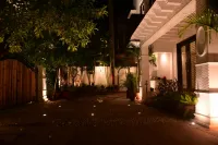 Hotel Cresent - Near Assi Ghat