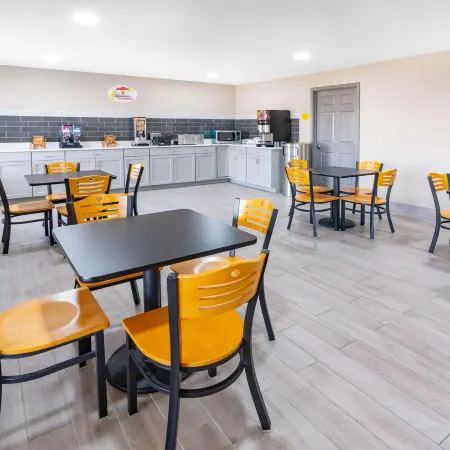 Super 8 by Wyndham Amarillo West Отели рядом с достопримечательностью «Техасский военный мемориал Панхэндл»