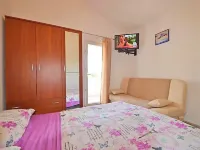 Apartments Bucic Hotels in Seline