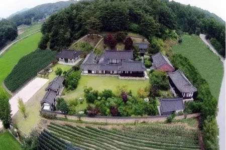 Andong Hakbong Jongtaek Отели рядом с достопримечательностью «Byeongsanseowon Confucian Academy»