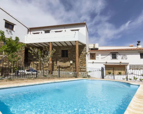 Casa Familiar Matasiete - with Swimming Pool Hotels in Laroya