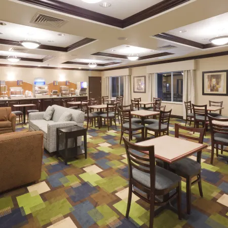 Holiday Inn Express & Suites OMAHA I - 80 by IHG
