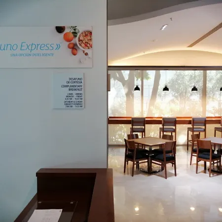 Holiday Inn Express MEXICO REFORMA by IHG Отели рядом с достопримечательностью «Театр «Эль-Милагро»»