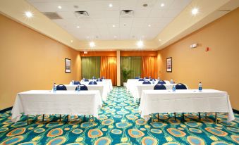 Holiday Inn Express & Suites VA Beach Oceanfront