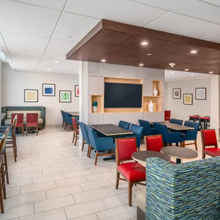 Holiday Inn Express & Suites BRANDON by IHG