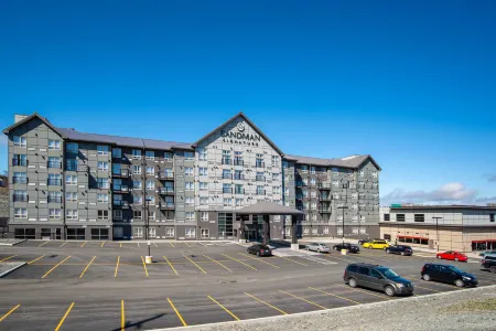 Sandman Signature St. John's Hotel Отели рядом с достопримечательностью «Мемориал Юниверсити оф Ньюфаундленд»