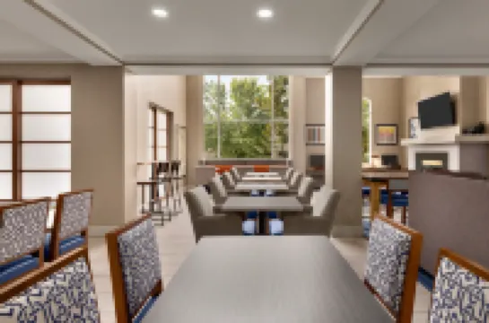 โรงแรม ฮอลิเดย์ อินน์ เอ็กซ์เพรส โฮเทล แอนด์ สวีทส์ ออเบิร์น - ยูนิเวอร์ซิตี้ แอเรีย บาย IHG โรงแรมในออเบิร์น