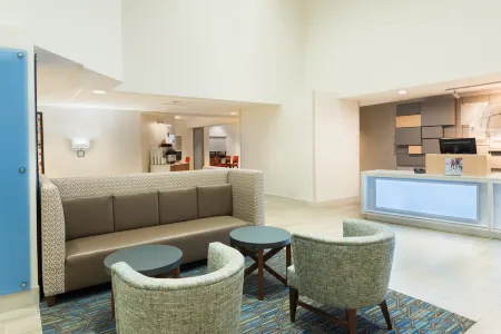 Holiday Inn Express & Suites - Nearest Universal Orlando, an IHG Hotel