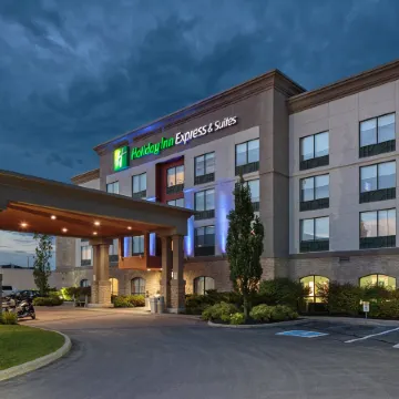 Holiday Inn Express & Suites BELLEVILLE by IHG