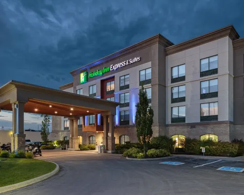 Holiday Inn Express & Suites BELLEVILLE by IHG Hotels in Belleville