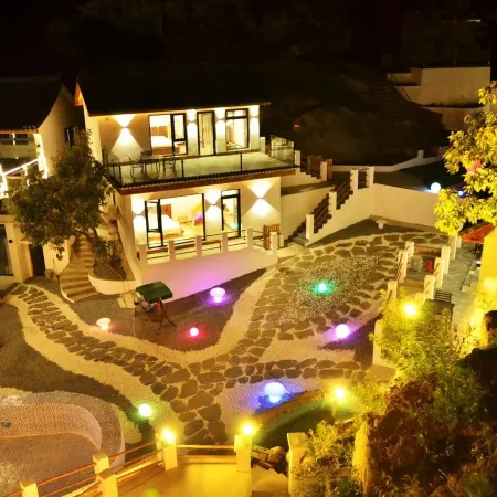 Shiyue Shanman Garden Hot Spring Resort Hotel Отели рядом с достопримечательностью «Великая Китайская Стена (Ма Тьян Ю)»