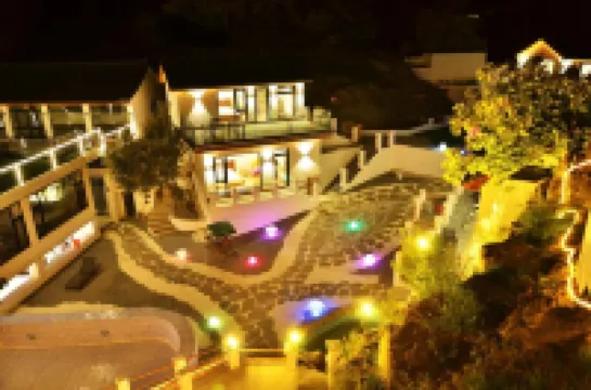 Shiyue Shanman Garden Hot Spring Resort Hotel Hotels in Yanqi Lake/Hongluo Temple area