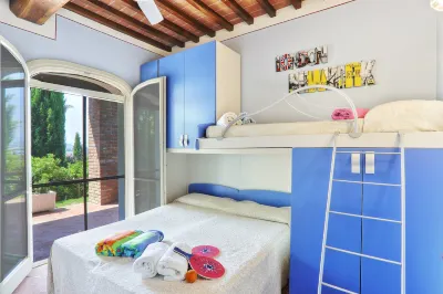 Luxury Villa in Tuscany with Pool Near Pisa and Florence - Eight Bedrooms 14 pl