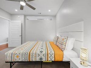 Modern Stylish 1 Bedroom Suite in Pitts