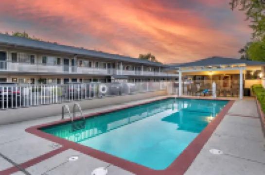 เบสท์เวสเทิร์น ทาวน์เฮาส์ลอดจ์