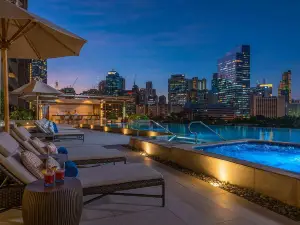 Discovery Primea, Manila
