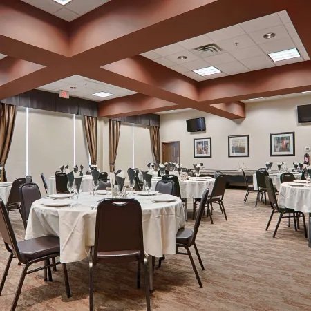 Best Western Plus Chateau Inn Sylvan Lake