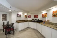 Red Roof PLUS+ Houston - Energy Corridor Hotels near Cullen Park