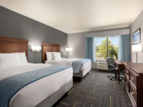 La Quinta Inn & Suites by Wyndham Dublin Hotels in Dublin