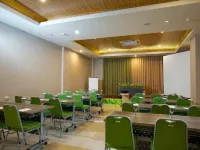 Ascent Hotel & Cafe Malang Hotels in Klojen