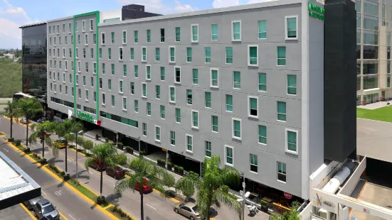 Wyndham Garden Guadalajara Acueducto