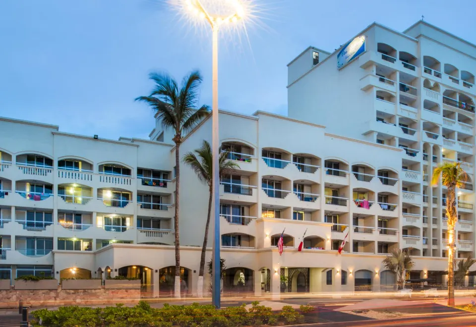 Casa Loma Linda - Housity