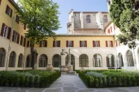 Hôtel & Spa Jules César Arles - MGallery Hôtels à proximité de : Abbaye de Montmajour
