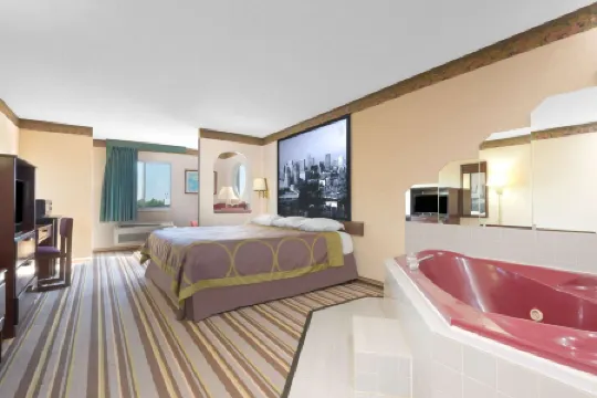 Super 8 by Wyndham Wapakoneta