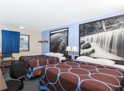 Super 8 by Wyndham Manhattan KS