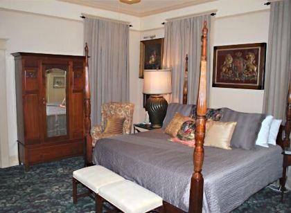 Stay Fairfield - Fairfield Place and Fairfield Manor Bed & Breakfast