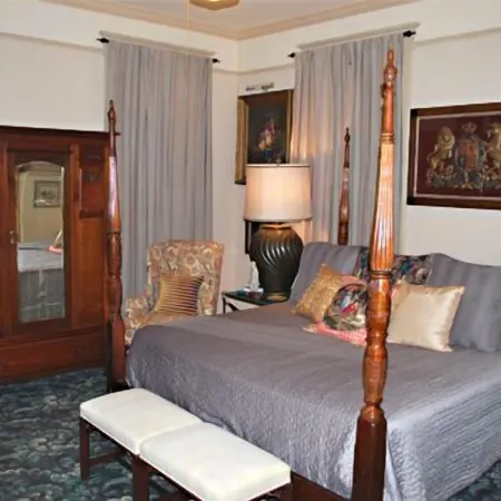 Stay Fairfield - Fairfield Place and Fairfield Manor Bed & Breakfast