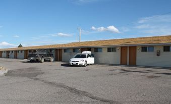 First Interstate Inn - Housity