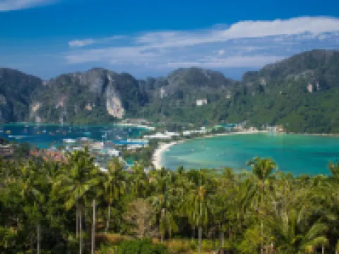 ไวท์ เฮาส์ โรงแรมในเกาะพีพี