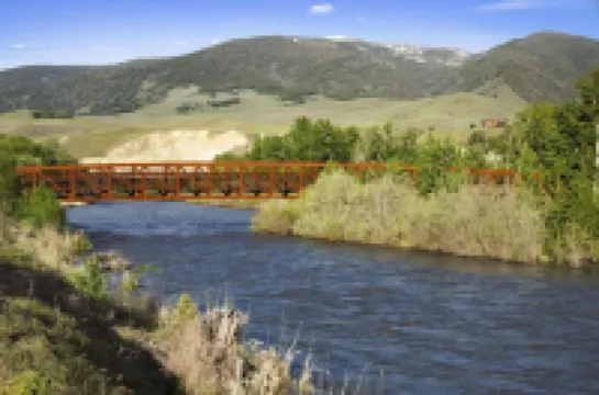 Super 8 by Wyndham Salmon