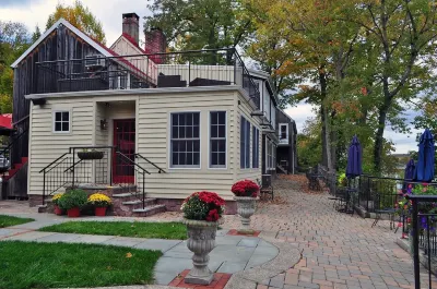 Lumberville 1740 House Hotels in Plumsteadville