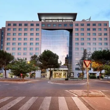 Eurostars Suites Mirasierra Отели рядом с достопримечательностью «Станция метро Montecarmelo»