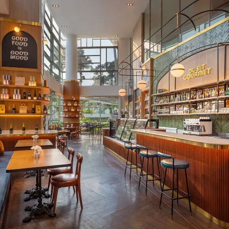 Dusit Suites Hotel Ratchadamri, Bangkok Отели рядом с достопримечательностью «Станция BTS Ратчадамри»