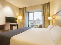 Ilunion Pio XII Hotels near Chamartín