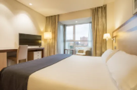 Ilunion Pio XII โรงแรมใกล้Edificio Mirador